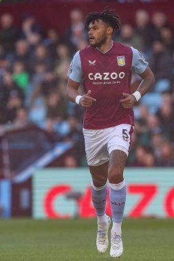 Aston Villa 'dan Tyrone Mings # 5 Premier League maçında Aston Villa, Brentford' a karşı Villa Park, Birmingham, Birleşik Krallık, 23 Ekim 202