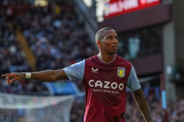 Aston Villa 'dan Ashley Young # 18 Premier Lig maçında Aston Villa, Brentford' a karşı Villa Park, Birmingham, Birleşik Krallık, 23 Ekim 202