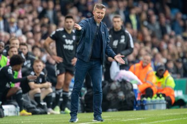 Leeds United 'ın teknik direktörü Jesse Marsch Premier Lig maçında Leeds United' ın Fulham 'a karşı oynadığı Elland Road, Leeds, Birleşik Krallık' ta 23 Ekim 202 'de oynadığı jest ve tepkiler