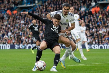 Fulham # 26 ve Pascal Struijk # 21 Premier Lig karşılaşmasında Leeds United - Fulham maçı sırasında Leeds Road, Leeds, İngiltere, 23 Ekim 2022