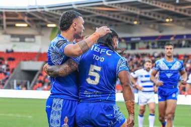 Samoa 'dan Brian To' o, 23 Ekim 202 'de İngiltere' nin Doncaster kentindeki Eco-Power Stadyumu 'nda oynanan Rugby Ligi Dünya Kupası 2021 Kupası A Grubu maçında şansını kutluyor.