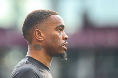 Brentford 'dan Ivan Toney # 17 Premier Lig karşılaşması öncesi ısınma sırasında Aston Villa Brentford' a karşı Villa Park, Birmingham, İngiltere, 23 Ekim 202