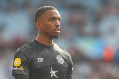 Brentford 'dan Ivan Toney # 17 Premier Lig karşılaşması öncesi ısınma sırasında Aston Villa Brentford' a karşı Villa Park, Birmingham, İngiltere, 23 Ekim 202