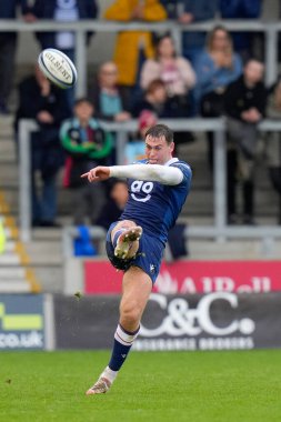 Satış Köpekbalıkları 'nın 14 numaralı oyuncusu Tom Roebuck, Gallagher Premiership maçında AJ Bell Stadyumu' nda Sale Sharks 'a karşı Harlequins maçında sahaya çıktı.