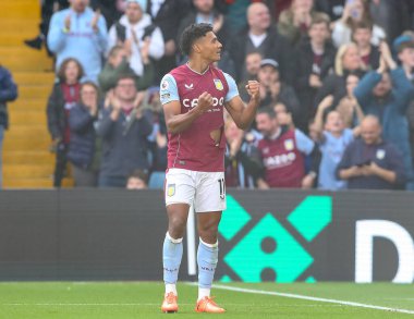 Aston Villa 'dan Ollie Watkins, Premier Lig maçı Aston Villa Brentford' a karşı 23 Ekim 202 'de Birmingham, Villa Park' ta oynanan karşılaşmada 4-0 kazanma hedefini kutluyor.