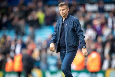 Leeds United 'ın Jesse Marsch teknik direktörü, Leeds United' ın 23 Ekim 202 'de Elland Road' da Fulham 'a karşı oynadığı Premier League maçından sonra tünelde yürüyor.