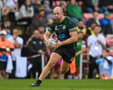 İrlanda Kralı George, 23 Ekim 202 'de Leigh Spor Köyü, Leigh, İngiltere' de oynanan Rugby Ligi Dünya Kupası 2021 karşılaşmasında ilk hamlesini yaptı.