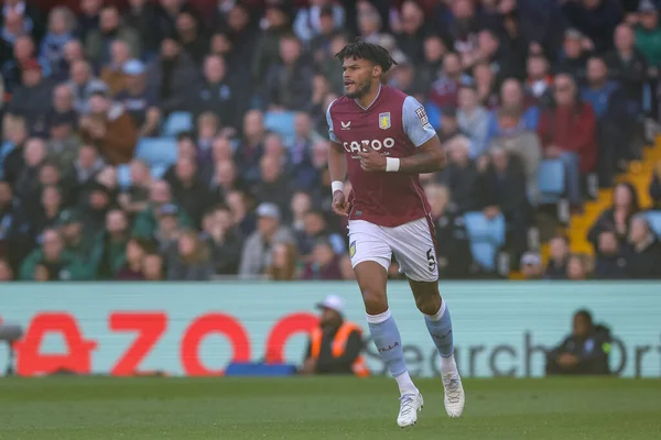 Aston Villa 'dan Tyrone Mings # 5 Premier League maçında Aston Villa, Brentford' a karşı Villa Park, Birmingham, Birleşik Krallık, 23 Ekim 202