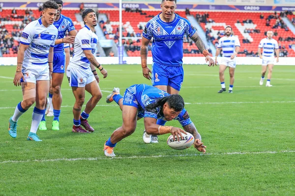 Samoa 'dan Brian To' o, 23 Ekim 202 'de İngiltere' nin Doncaster kentindeki Eco-Power Stadyumu 'nda oynanan Rugby Ligi Dünya Kupası 2021 Kupası A Grubu maçına gidiyor.