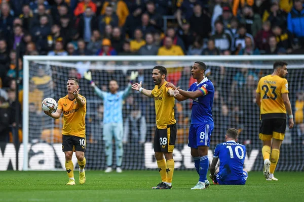 Wolverhampton Wanderers 'dan Daniel Podence ve Wolverhampton Wanderers' dan Joo Moutinho # 28 of Wolverhampton Wanderers Premier League maçında Wolverhampton Wanderers 'a karşı Molineux, Wolverhampton City, Birleşik Krallık, 23. 