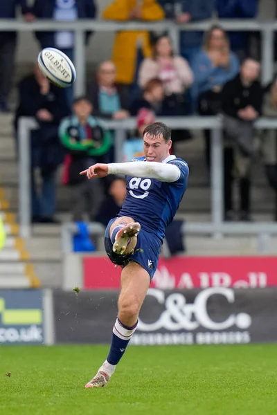 Satış Köpekbalıkları 'nın 14 numaralı oyuncusu Tom Roebuck, Gallagher Premiership maçında AJ Bell Stadyumu' nda Sale Sharks 'a karşı Harlequins maçında sahaya çıktı.