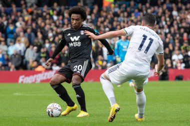 Fulham 'dan Willian # 20 Premier Lig maçında pas veriyor Leeds United, Fulham' a karşı Elland Road, Leeds, İngiltere, 23 Ekim 202
