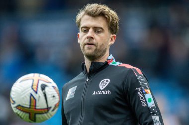 Leeds United 'dan Patrick Bamford # 9 Premier Lig karşılaşması öncesi ısınma öncesinde Leeds United Fulham' a karşı Elland Road, Leeds, İngiltere, 23 Ekim 202