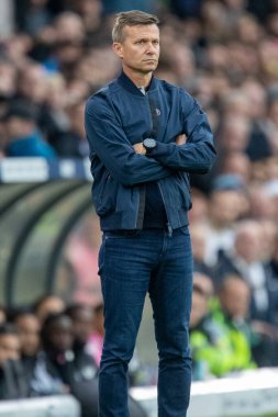 Leeds United 'ın Jesse Marsch teknik direktörü Premier League maçında Leeds United Fulham' a karşı Elland Road, Leeds, İngiltere 'de 23 Ekim 202' de oynanan maçta kollarını kavuşturdu.