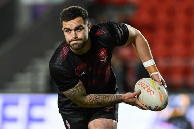 Galler 'den Matty Fozard, Rugby Ligi Dünya Kupası 2021 karşılaşması öncesinde 24 Ekim 202' de St Helens, İngiltere 'de oynanan Wicked Stadyumu' nda oynanan Tonga vs Wales karşılaşmasında ısındı.