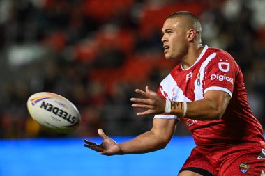 Tonga 'dan Tui Lolohea Rugby Ligi Dünya Kupası 2021 maçında Tonga Galler' e karşı St Helens Stadyumu, 24 Ekim 202
