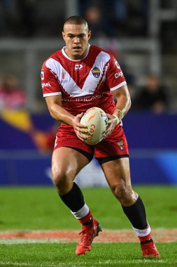 Tonga 'dan Tui Lolohea, Rugby Ligi Dünya Kupası 2021 karşılaşmasında Tonga' ya karşı Galler Stadyumu, St Helens, Birleşik Krallık, 24 Ekim 202