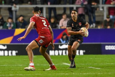 Galler 'den Dalton Grant, Rugby Ligi 2021 Dünya Kupası' nda Tonga 'ya karşı Galler maçı sırasında St Helens, Birleşik Krallık' ta 24 Ekim 202 'de bir ara verdi.