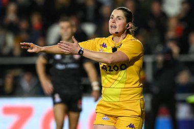 Hakem Kasey Badger Rugby Ligi Dünya Kupası 2021 maçında Tonga Galler 'e karşı St Helens Stadyumu, 24 Ekim 202