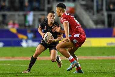 Galler 'den Josh Ralph, 24 Ekim 202' de İngiltere 'nin St. Helens kentinde oynanan Rugby Ligi Dünya Kupası 2021 maçında Tonga Galler' e karşı oynuyor.
