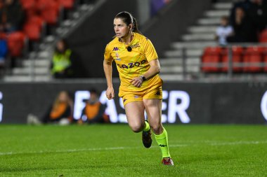 Hakem Kasey Badger Rugby Ligi Dünya Kupası 2021 maçında Tonga Galler 'e karşı St Helens Stadyumu, 24 Ekim 202