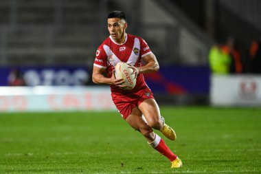 Tonga 'dan Soni Luke, Rugby Ligi Dünya Kupası 2021 maçında, Tonga Galler' e karşı St Helens Stadyumu 'nda, 24 Ekim 202' de bir ara verdi.