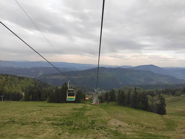 Photo Carpathian Mountains Spring 2022 Cable Car — Fotografia de Stock