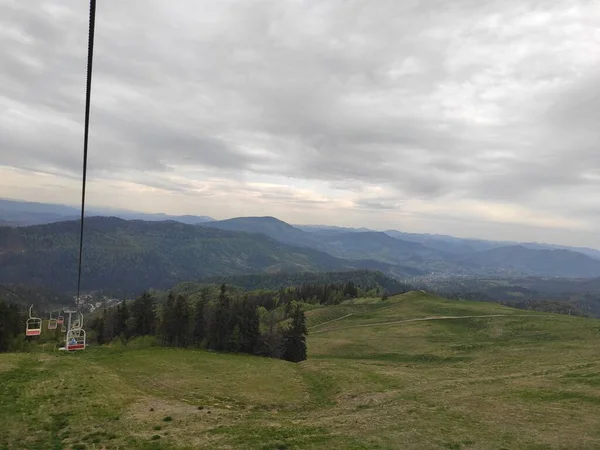 Photo Carpathian Mountains Spring 2022 Cable Car — Stockfoto