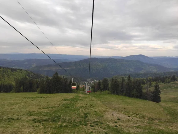 Photo Carpathian Mountains Spring 2022 Cable Car — 스톡 사진