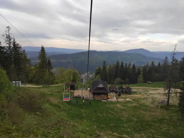 Фотографія Карпатських Гір Навесні 2022 Року Кабель — стокове фото