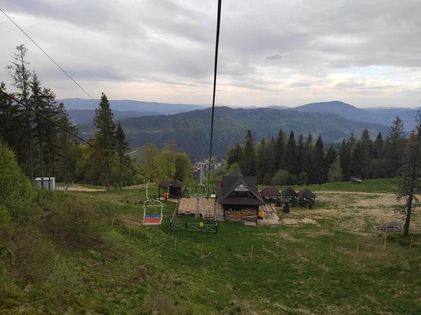 Photo Carpathian Mountains Spring 2022 Cable Car — стокове фото