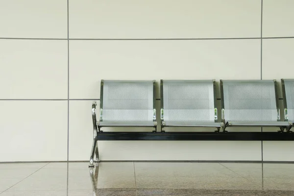 Modern Metal Chairs White Wall Waiting Area — Stock Photo, Image