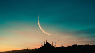 Caminin günbatımı gökyüzü, kutsal ve İslami gece ve siluet cami