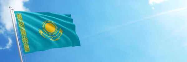 Σημαία Καζακστάν Στον Γαλάζιο Ουρανό Οριζόντια Πανοραμική — Φωτογραφία Αρχείου
