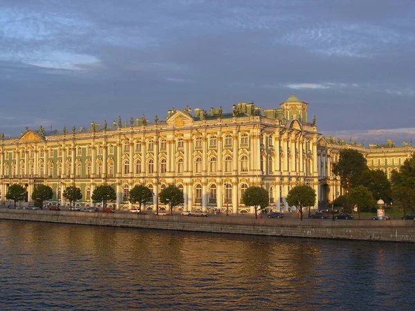 Nuits Blanches Saint Pétersbourg Palais Hiver Remblai Neva Aux Rayons — Photo