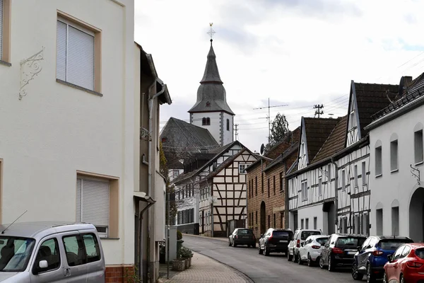 Ein Altes Steinkreuz Und Drei Bäume — Stockfoto