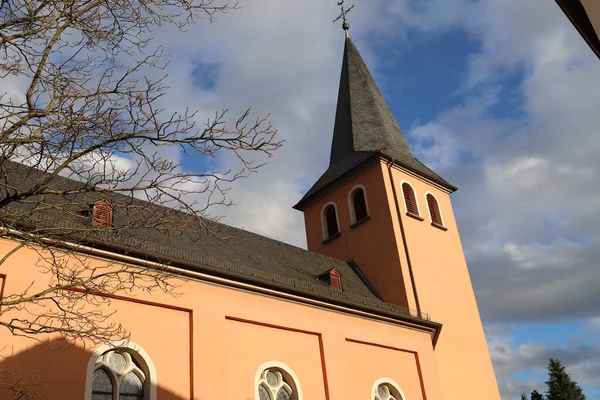 Sol Skiner Kyrkan — Stockfoto