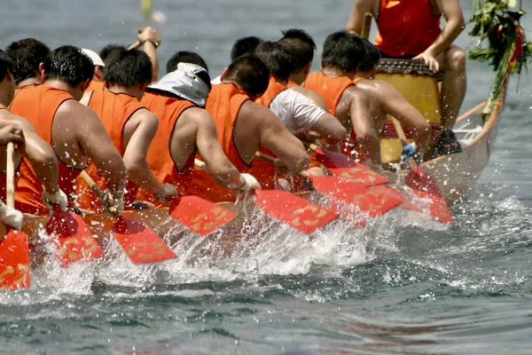 Pessoas Correndo Barco Dragão — Fotografia de Stock
