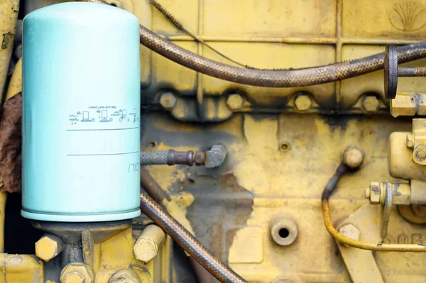 Starý Olejový Filtr Válec Starého Žlutého Motoru — Stock fotografie