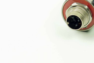 Bir Din Tak Bağlayıcısı Üç İğne Erkek.