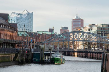Hamburg, Almanya - 1 Ocak 2018: Speicher şehri ve Elbphilharmonie