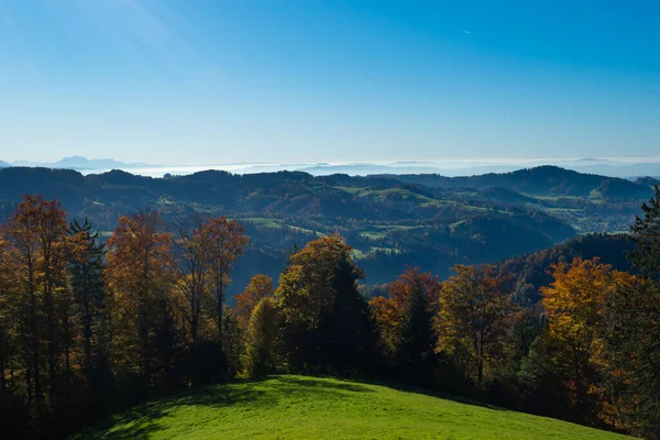 Panoramic view from the top of Hoernli in Cantone Zurich on a sunny autumn afternoon — Stock Photo, Image