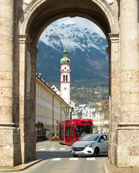 Innsbruck, Austria - April 17th 2018: View through a portal into the city centre with traffic — Fotografia de Stock