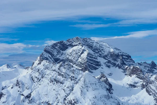 Piz Ela, een beroemde piek in Graubünden, Zwitserland, vanaf de berg Darlux in de winter — Stockfoto