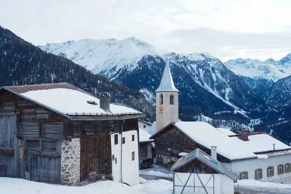 Latsch, Suiza - 3 de enero de 2022: Vista del pueblo famoso de Heidi películas — Foto de Stock