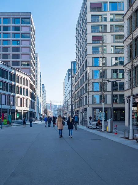 Zurich, Switzerland - March 5th 2022: Modern building blocks and asphalt desert in Europaallee — Foto de Stock