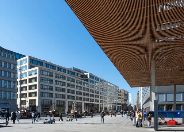 Zurich, Switzerland - March 5th 2022: Modern architecture at Europaallee with big entrance roof of main station — Foto de Stock