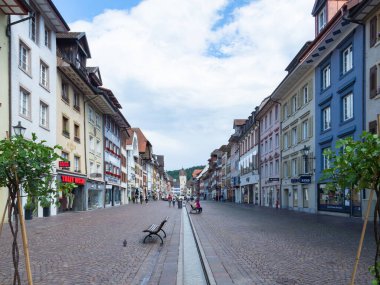 Waldshut, Almanya 'nın huzurlu kenti, tarihi binalar ve geniş bir yaya bölgesi barındırıyor..