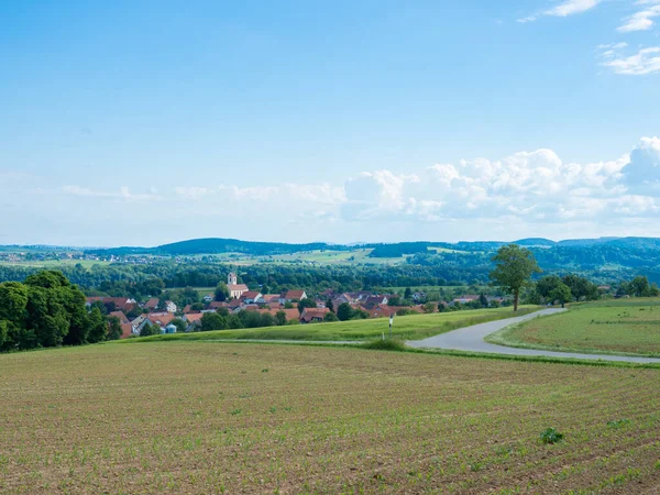 Güney Almanya 'daki Kara Orman, tepeleri ve küçük köyleri olan güzel bir kırsal alan sunuyor..