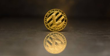 Yansıtıcı yüzey üzerine altın edebiyat